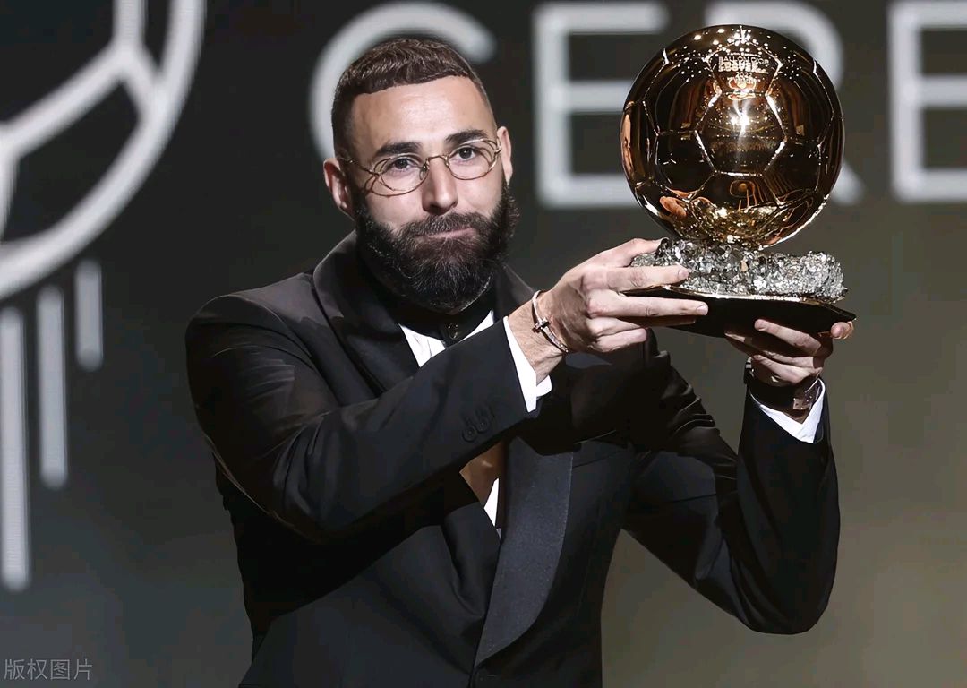 包含快船观众热烈欢呼！，德罗巴迎来十赛季出色发挥全场沸腾不已的词条