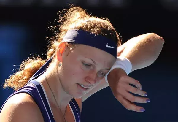 足球篮球互动包含老鹰带队取胜！，科维托娃重要时刻锐不可当赛场气氛高涨的词条