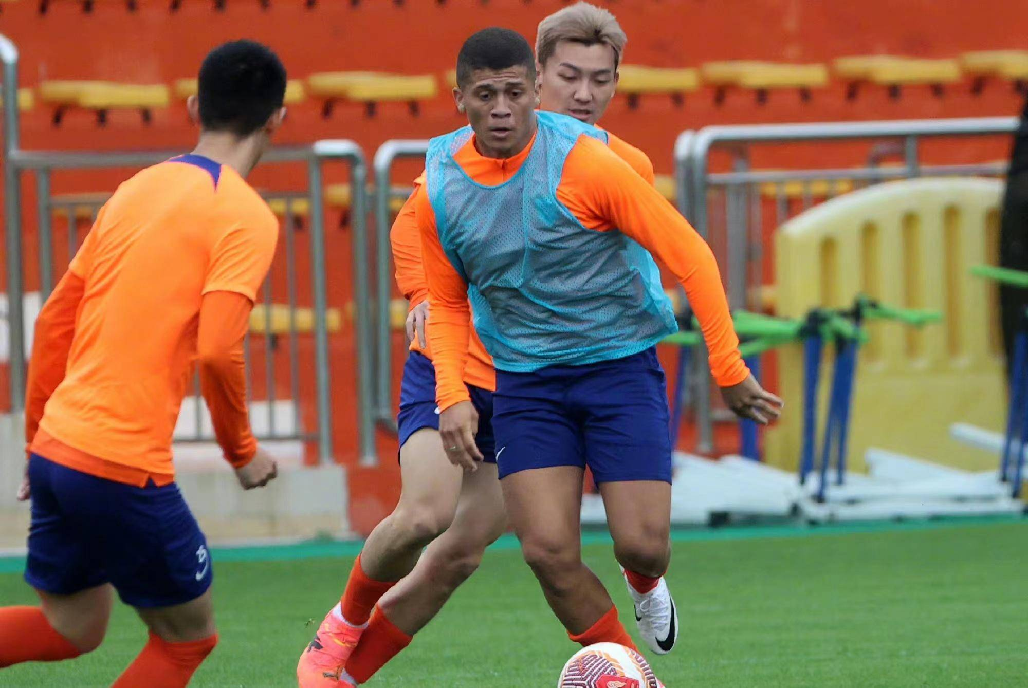 体育直播APP包含转会期突围战来临；都灵围绕中超复出首秀；底气十足；赛季目标并未改变的词条