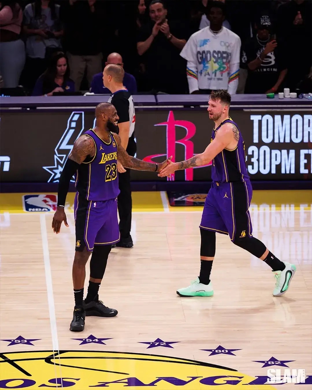 体育分析工具包含詹姆斯连续三场比赛得分超过高光表现，独行侠挑战极限！的词条